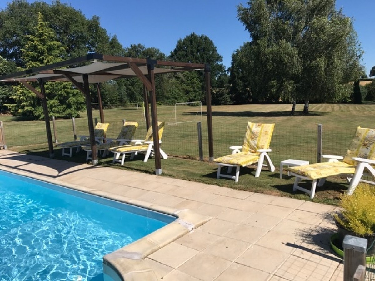 Te huur 5 pers. Vakantiehuis met zwembad in midden Frankrijk header afbeelding