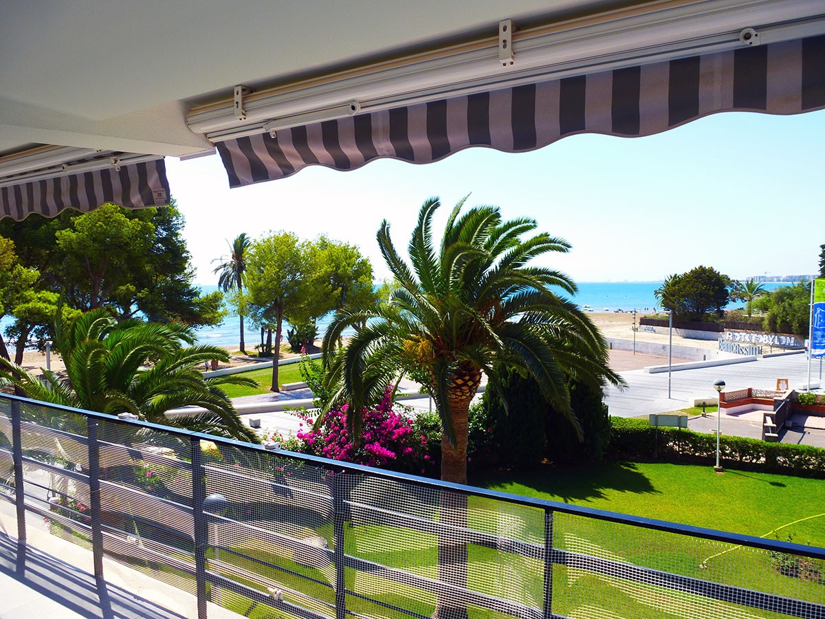 **Zonnig appartement direct aan zee vlakbij Valencia in Benicasim, Spanje** header afbeelding