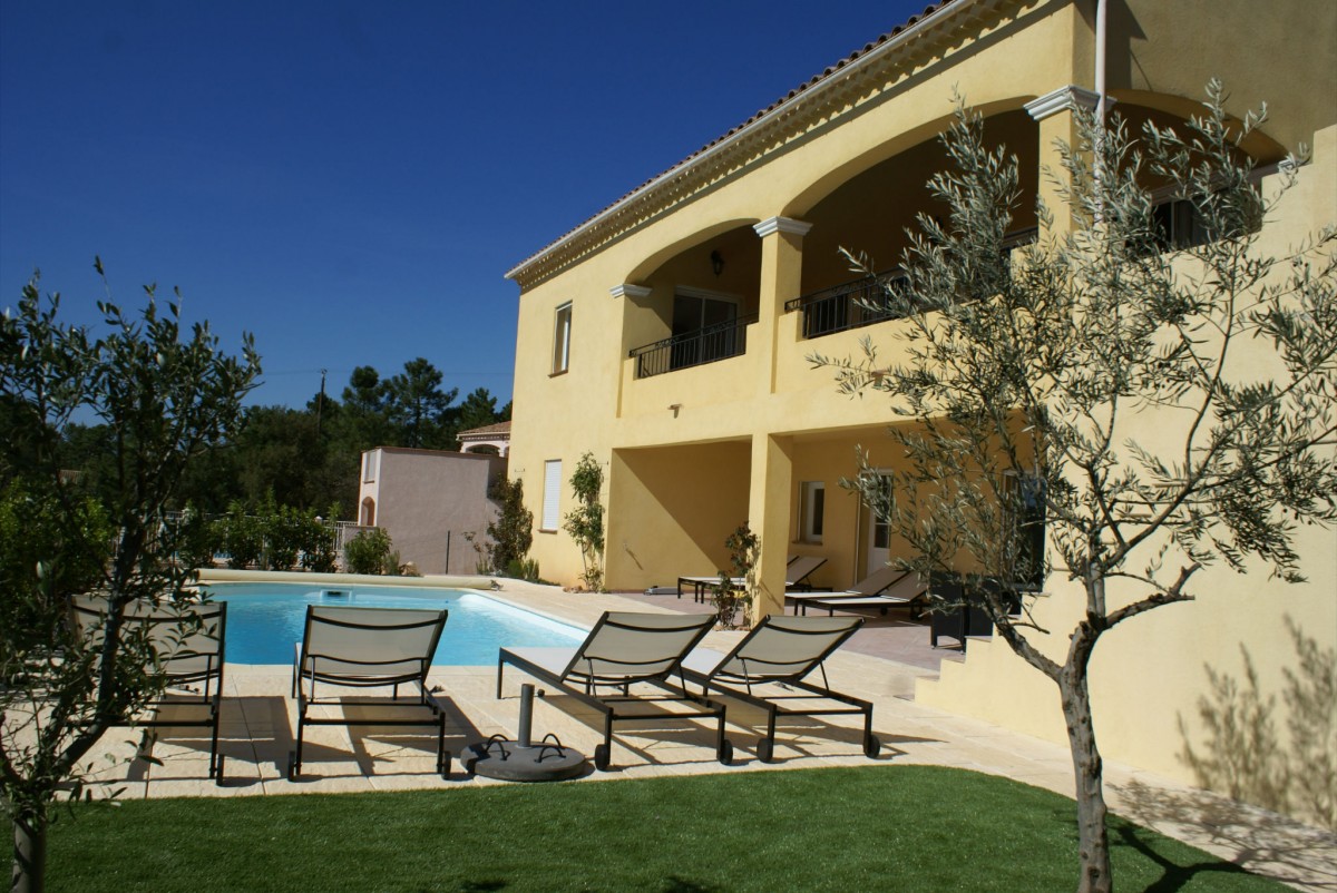 Grote luxe villa 6-8 pers. verwarmd zwembad en mooi uitzicht header afbeelding