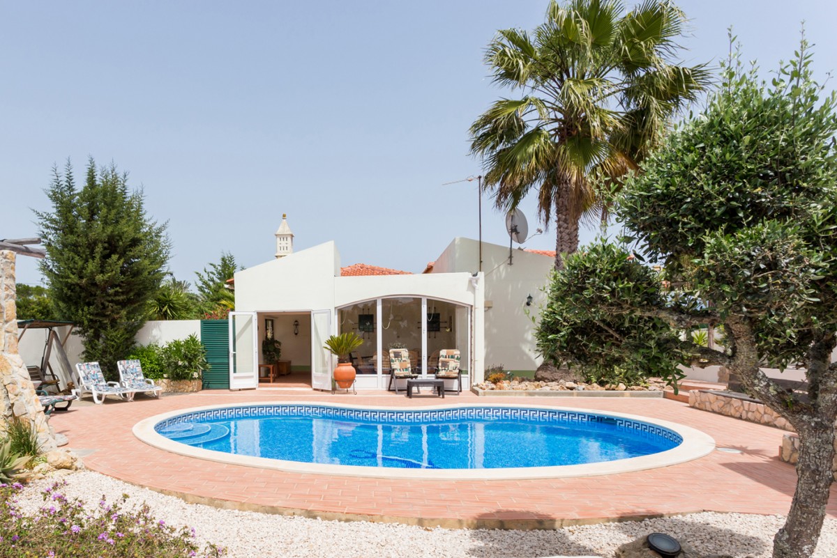Mooie Villa PHL 4 slaapkamers, een schitterende BBQ hoek en tuinkamer bij het zwembad.  header afbeelding