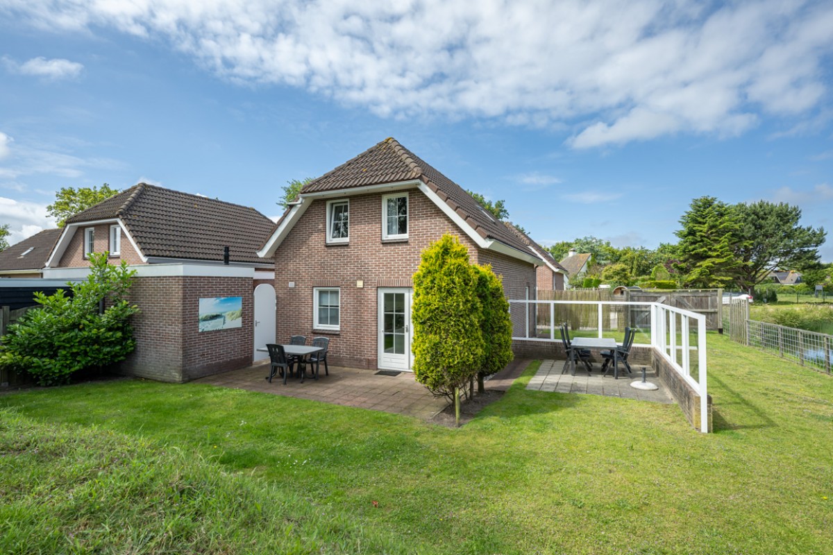 Zeeland strand vakantiehuis De Zandwal met hond header afbeelding