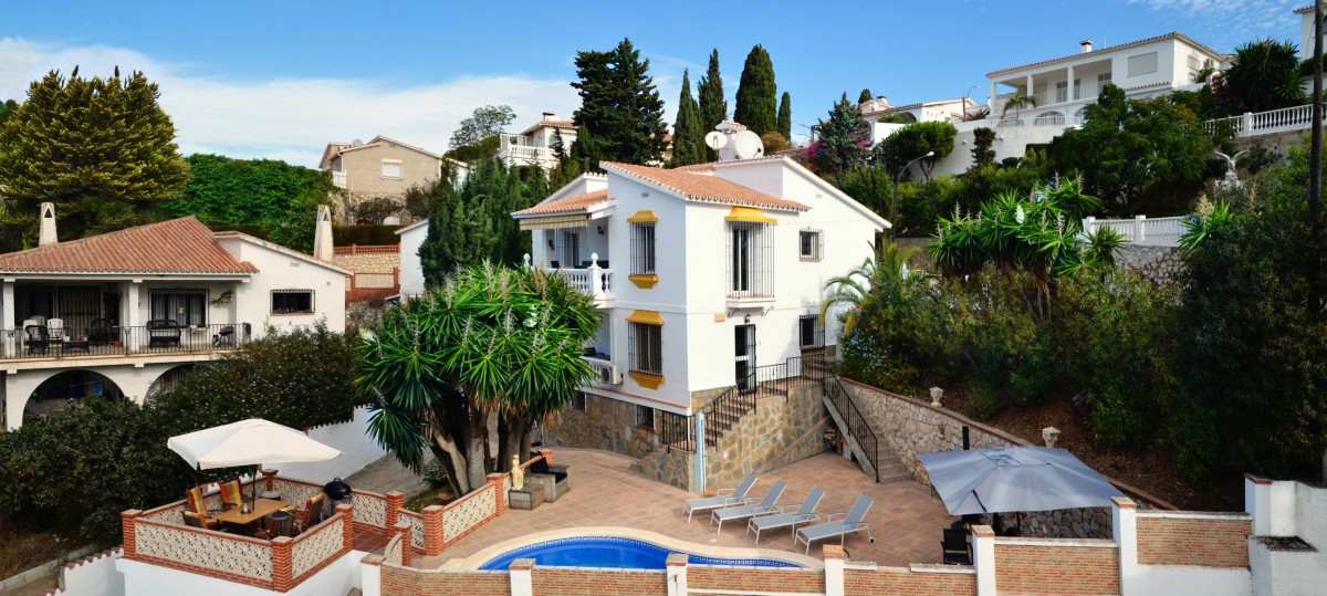 Vakantievilla met 4 luxe appartementen vlakbij Malaga header afbeelding