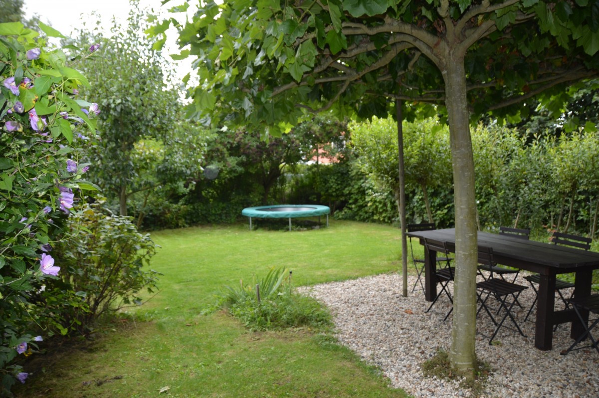 Bourgondisch vakantiehuis met ruime tuin en trampoline header afbeelding