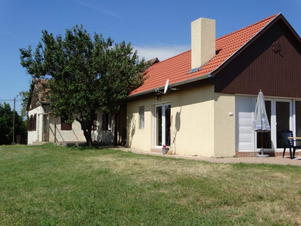 vakantiehuis in rustig dorp hongarije limburgs landschap header afbeelding