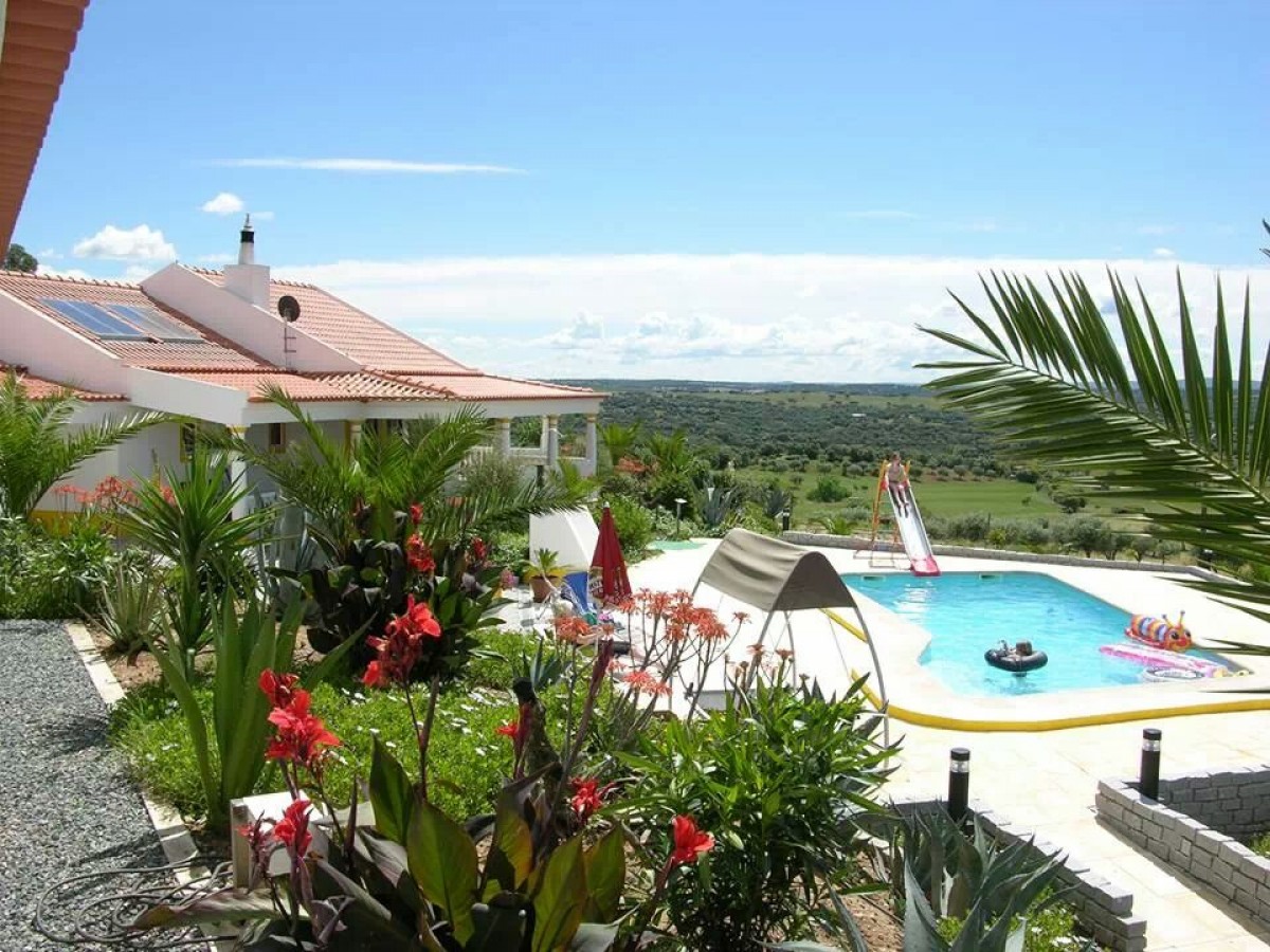 2 prachtige vakantiewoningen te huur in Figueira e Barros header afbeelding