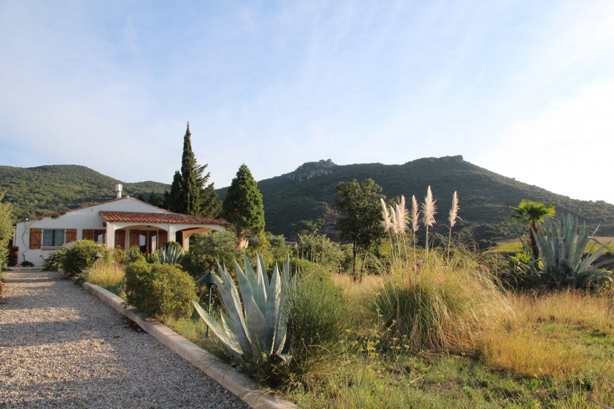 Te huur in Zuid-Frankrijk, Languedoc: 6-persoons villa met zwembad en tennisbaan header afbeelding